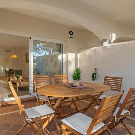 Elviria • Bright 2-bedroom Апартаменти Марбелья