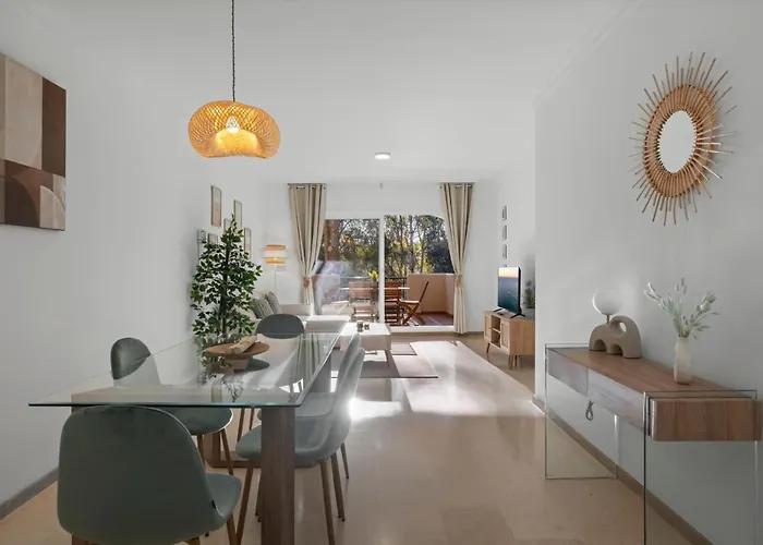 Апартаменти Elviria • Bright 2-bedroom *