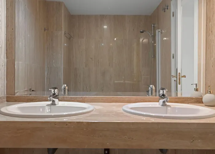 Elviria • Bright 2-bedroom Апартаменти *
