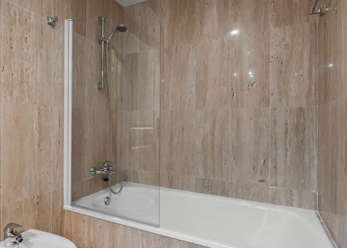 Апартаменти Elviria • Bright 2-bedroom *