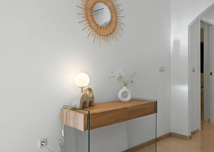Апартаменти Elviria • Bright 2-bedroom *