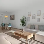 Apartamento Elviria • Bright 2-bedroom Marbella