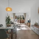 Elviria • Bright 2-bedroom Apartamento *