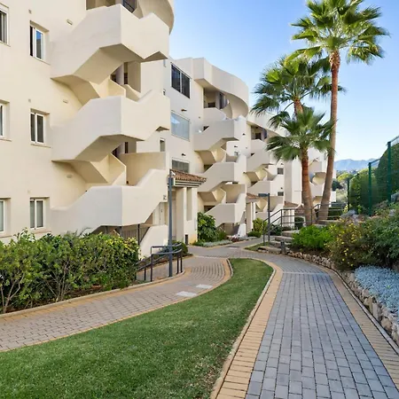 Elviria Green • Bright 2-Bedroom Апартаменти