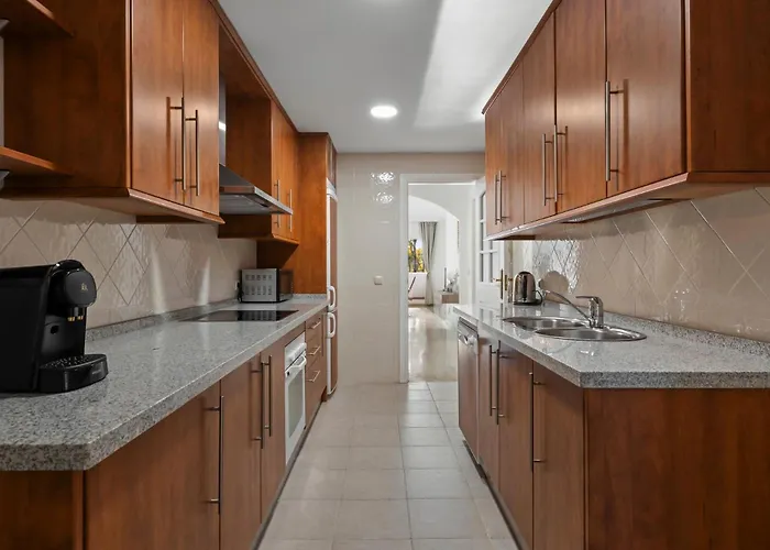 Elviria Green • Bright 2-Bedroom *